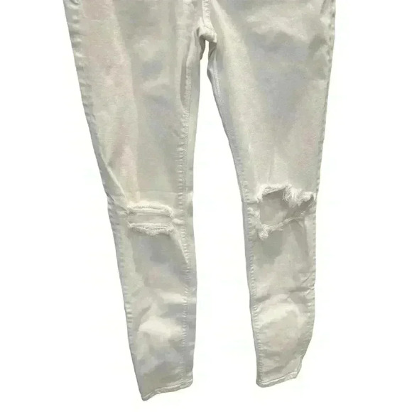 - Sneak Peek Juniors  White MId-Rise Distressed Jeans, Size 5,   Pre-Owned - Picture 2 of 8